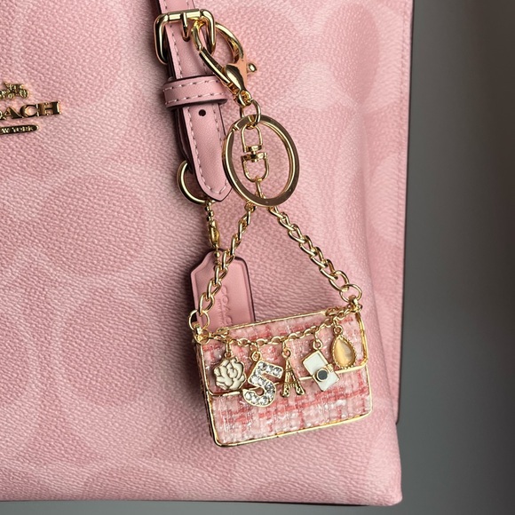 Chic Pink Bag Charm 👛💖 - Picture 3 of 3